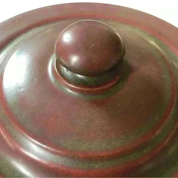 Vintage J.B.K. Canada pottery casserole dish with lid - Picture 6 of 10